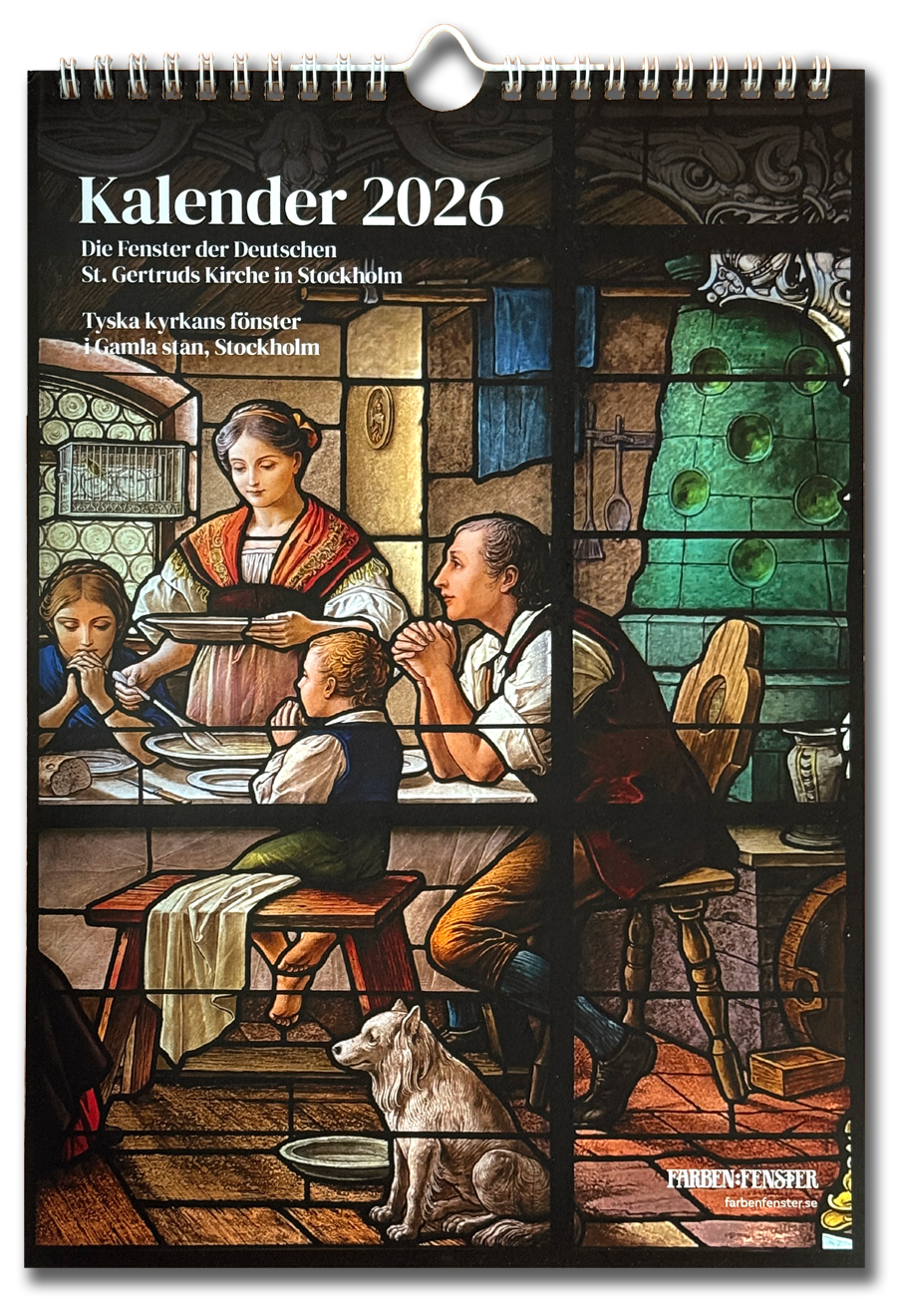 En väggkalender för 2026 med framsidesbild från Tyska kyrkans glasfönster i Gamla stan i Stockholm